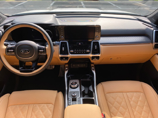 쏘렌토 하이브리드 1열.<장우진 기자>